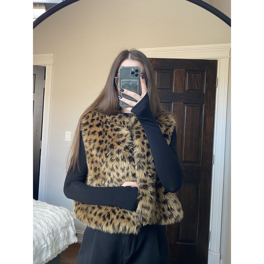 Lord & Taylor Cheetah Fur Vest Size L/XL - Picture 4 of 8